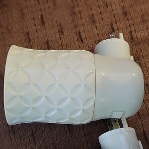 Scentsy Plug-In Wall Diffuser- Works Great!